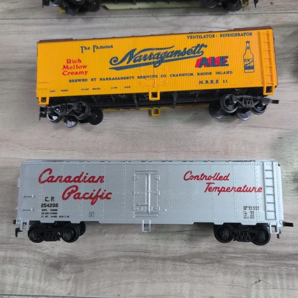 BACHMANN HO SCALE Union Pacific and life-like Train Lot of 9 ( UNTESTED )